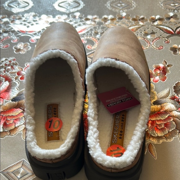 Skechers Tan Slip-On Clogs with Faux Fur - Picture 3 of 6